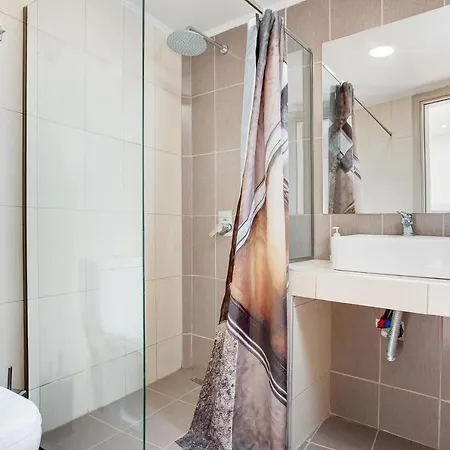 Pool Side Paradise *