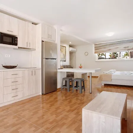 Pool Side Paradise Appartement