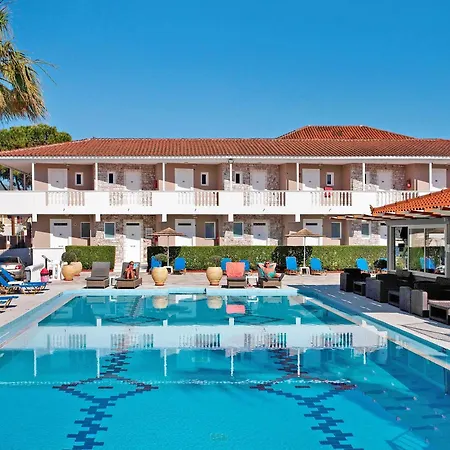 Pool Side Paradise Lejlighed